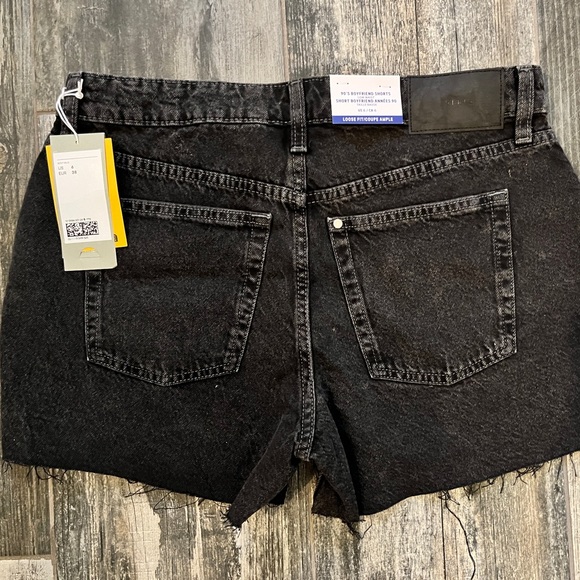 NWT H&M denim shorts - Picture 2 of 2